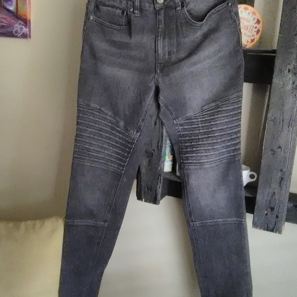 ⭐SOLD⭐Black skinny jeans - Picture 10 of 16